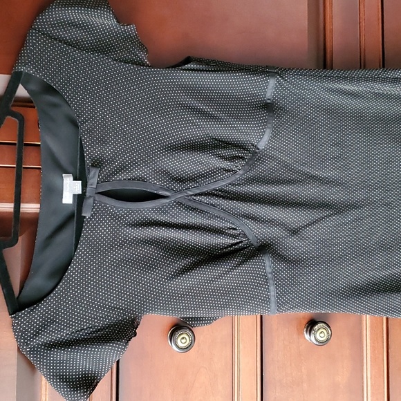 Ann Taylor - Silk dress with cap sleeves. Size: 2. Cream dots/black background. - Picture 3 of 6